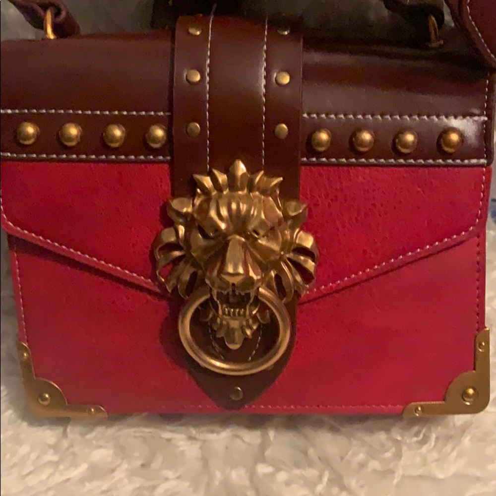 Crossbody Lion Door Knocker Purse - Perfect for Fall